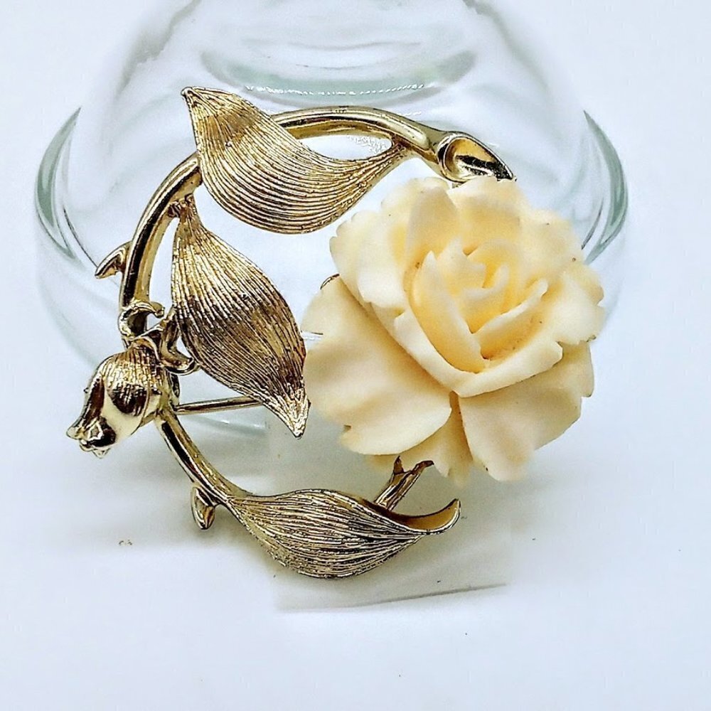 Vintage Lisner Brushed Gold Finish Ivory Rose Round Pin Brooch